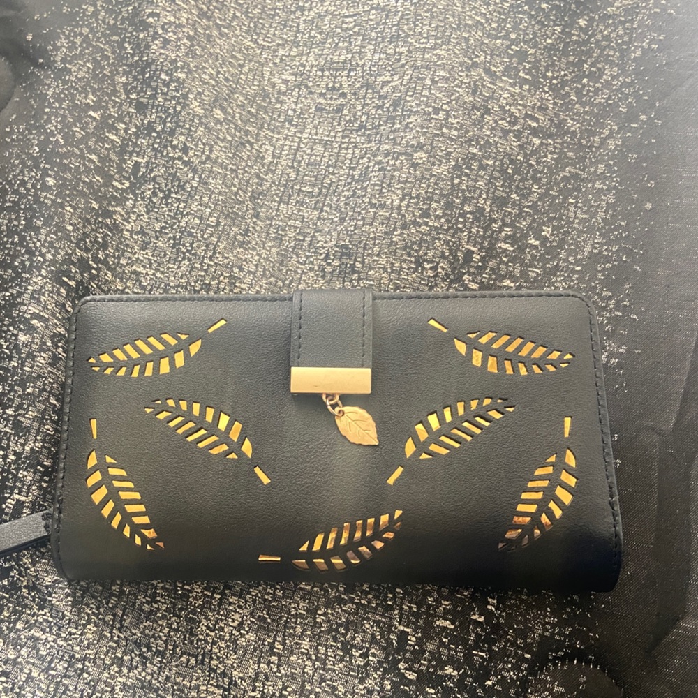Elegant Gold Hollow Leaves Wallet